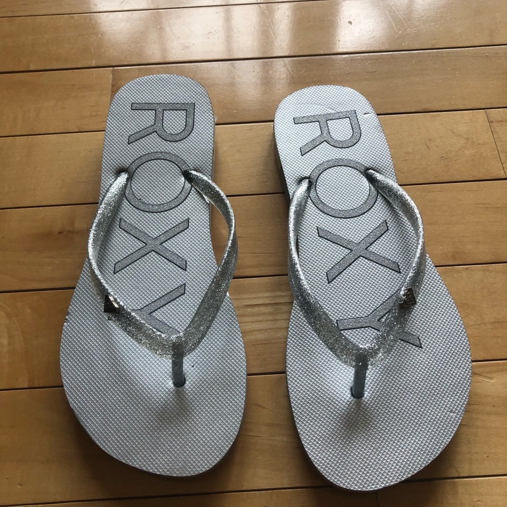 Silver Roxy flip flops
